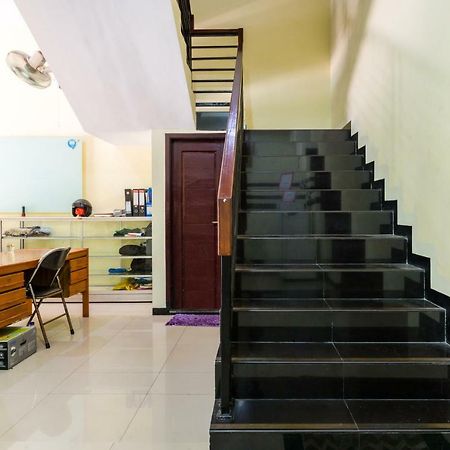 Готель Reddoorz Syariah @ Ketintang Сурабая Екстер'єр фото