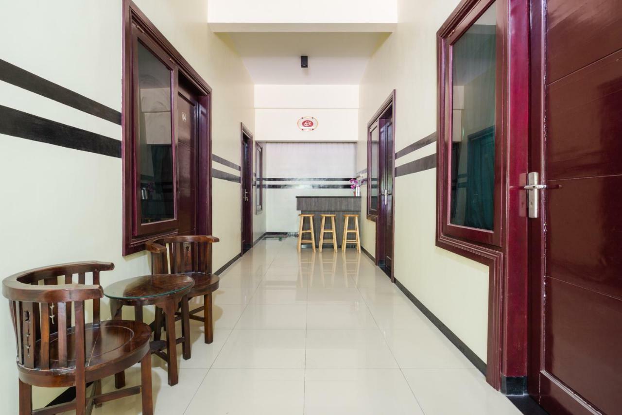 Готель Reddoorz Syariah @ Ketintang Сурабая Екстер'єр фото
