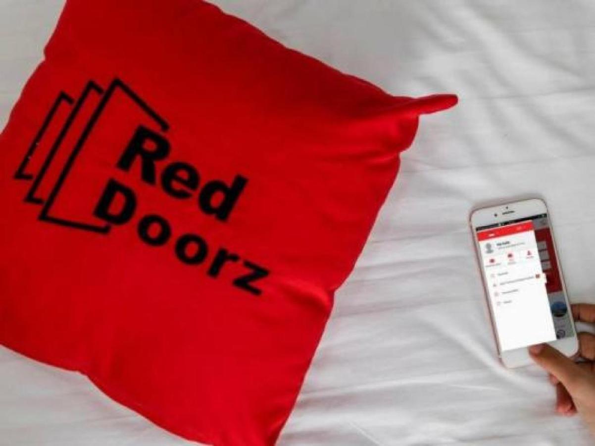 Готель Reddoorz Syariah @ Ketintang Сурабая Екстер'єр фото
